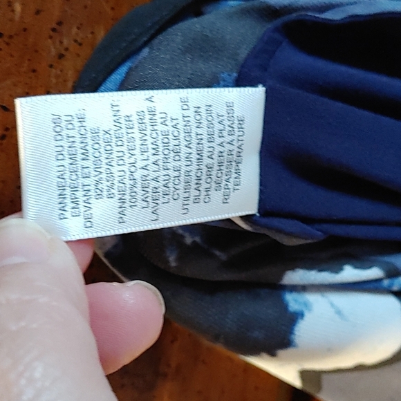 🌻Lord & Taylor Navy Dark Floral Top Medium - Picture 5 of 5